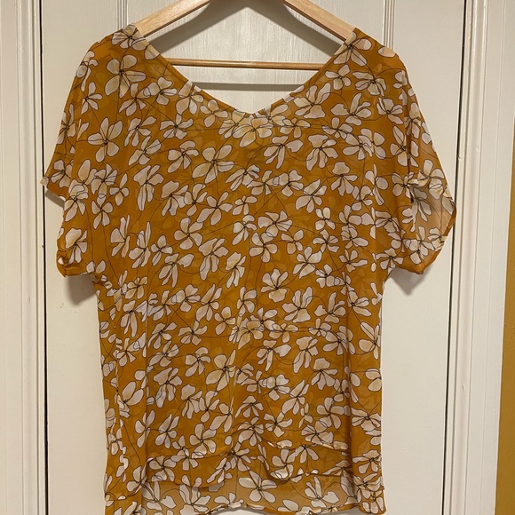 Cabi Thrive Top Butterscotch Yellow Floral Top Size Small - Picture 7 of 9